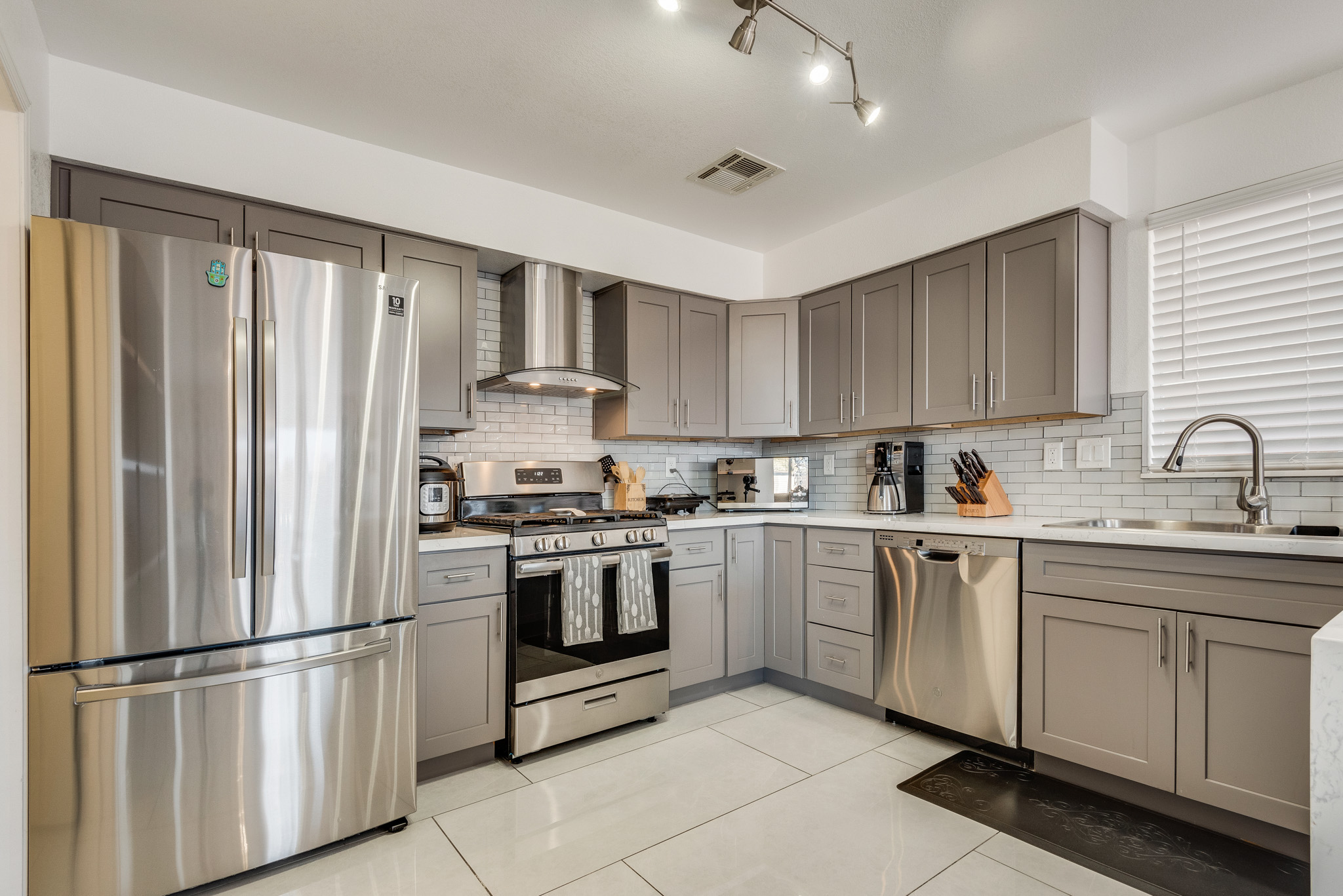 Vegas Retreat Kitchen
